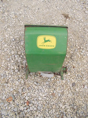 John Deere Planter INCREDIBLY NICE insecticide box w/ lid AWESOME JD 4 leg deer