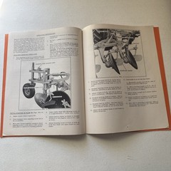 Allis-Chalmers No. 354 4-Disc Plow & No. 355 5-Disc Plow Operators Manual