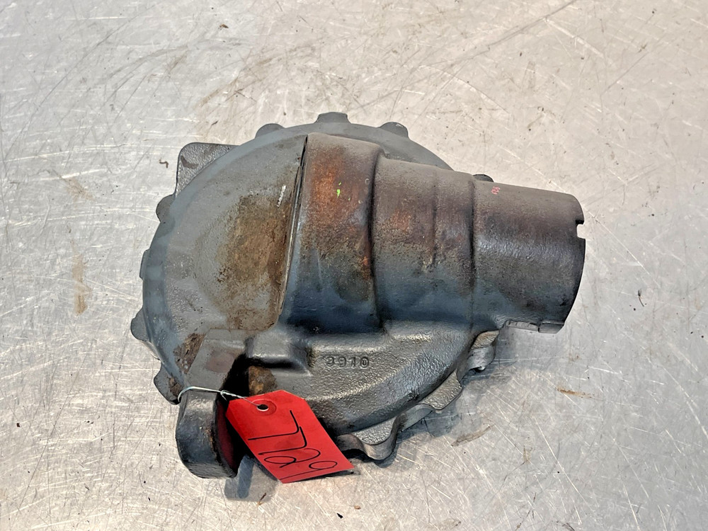 Kubota L3800 Tractor Right MFWD Axle Hub Housing Gear Case TC220-13010