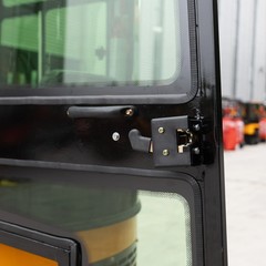 MMS 1.2Ton Enclosed Cab Mini Excavator 13.5HP Gas EPA Engine With 6 Attachments