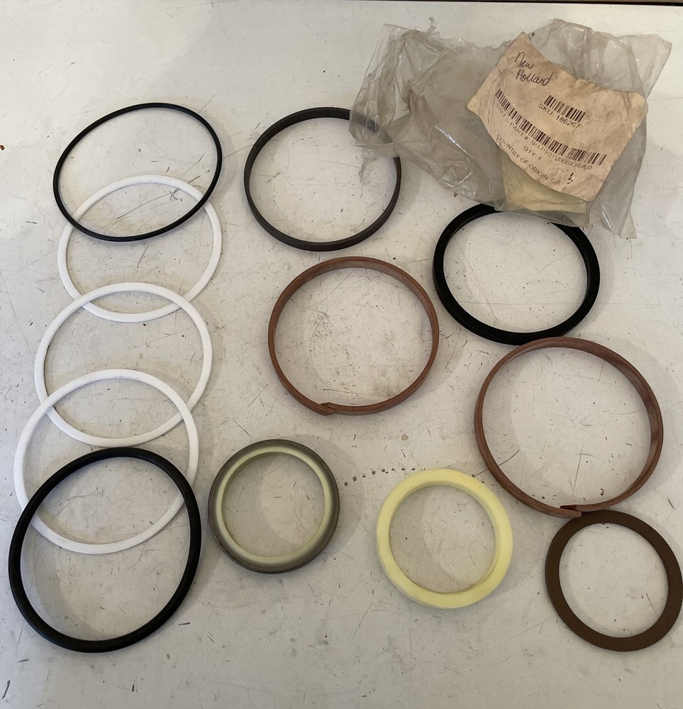 PY01V00043R400 SEAL KIT FORD/NEW HOLLAND NEW