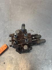 1979 Massey Ferguson 2775 Tractor Hydraulic Valve Assembly