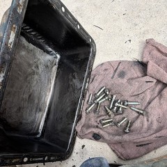 Kubota D950 Oil Pan And bolts