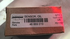 New genuine Doosan 46 669 010 46669010 Bobcat oil sensor *see pictures*
