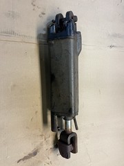 John Deere Tractor implement hydraulic lift R27421R cylinder