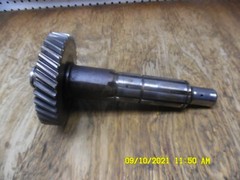JOHN DEERE 2020 TRANS / DIFF COUNTER SHAFT T24726