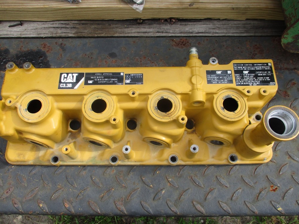 CAT Caterpillar 242D Skid Steer Valve Cover Diesel C3.3B Kubota
