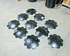 10 18″ DISC HARROW BLADE NOTCHED 3.5MM (9 GAUGE) 1″ SQUARE OR 1-1/8″ SQUARE AXLE