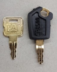 2 CAT Caterpillar Heavy Equipment Ignition Keys 5P8500 Logo FAST FREE SHIPPING