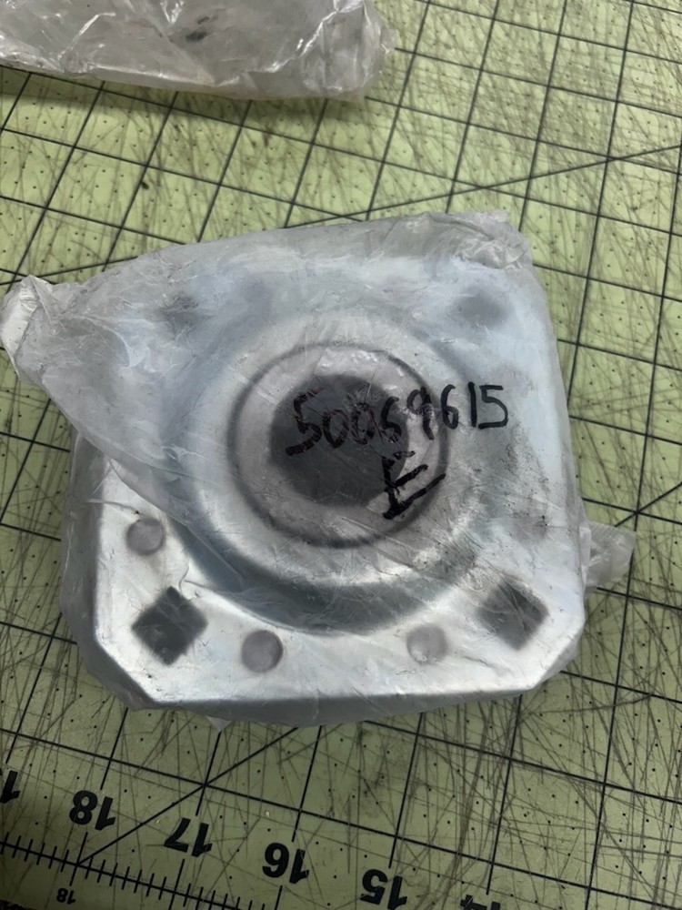 DISC HARROW BEARING FOR DIRT DOG/ BUSH HOG DISC 1″ SQUARE BORE 50069615