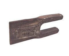 PENGO FAS-N-LOK DIRT TEETH 1650 40°/50°-ANGLE 1XS 2-1/4″-TEETH 5″OAL 2-1/8″OAW
