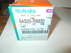 5 KUBOTA PART LOT: 3-OIL FILTERS,FUEL FILTER & AIR FILTER + BONUS NITRILE GLOVES