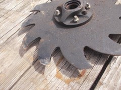 Yetter Sharktooth 2967 602 530155 OP 658010 AR-1 planter wheel w/ center hub