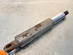 1979 Massey Ferguson 2775 Tractor 3pt Lift Cylinder