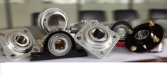 Premium FD208R1-1/8 AG Flanged Disc Bearing Unit 1-1/8″ Squre Bore ST208-1.1/8