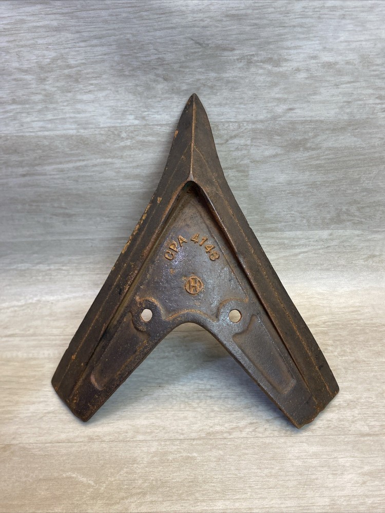Cast Iron Cultivator Plow Point Oliver or International Harvester 4146 Circle H