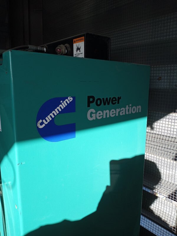 cummins power generator in container, great condition, model DFAB5706981