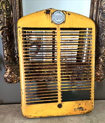 VTG. 1940-1950 MINNEAPOLIS MOLINE YELLOW TRACTOR GRILL w/ CHROME DOUBLE M EMBLEM