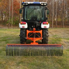 MechMaxx 84″ Landscape Rake with 42 Tines 3 Point Hitch Tractor Attachment, LR84
