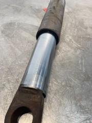 Massey Ferguson MF 2775 Tractor 3pt Lift Cylinder 1610040M91