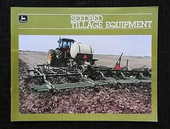 1985 JOHN DEERE CULTIVATORS HARROWS FINISHERS TILLAGE EQUIP SALES BROCHURE MINTY