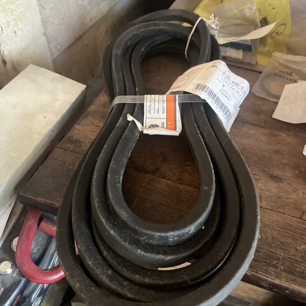 NOS Set of 2 New Holland OEM Drive Belts 285236 Fits 1100 1116 1495 1496 1499