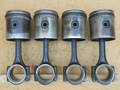Set of 4 Vintage AC Allis Chalmers Engine Connecting Rods U 3988 with Pistons