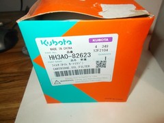 5 KUBOTA PART LOT: 3-OIL FILTERS,FUEL FILTER & AIR FILTER + BONUS NITRILE GLOVES