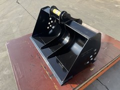 Cleaning Bucket fits CAT305 (40-IN X 0.17-CU M). 2 x 45mm Pins