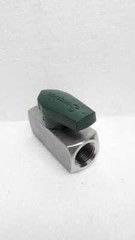 Swagelok SS-8P6T4 Valve SS8P6T4