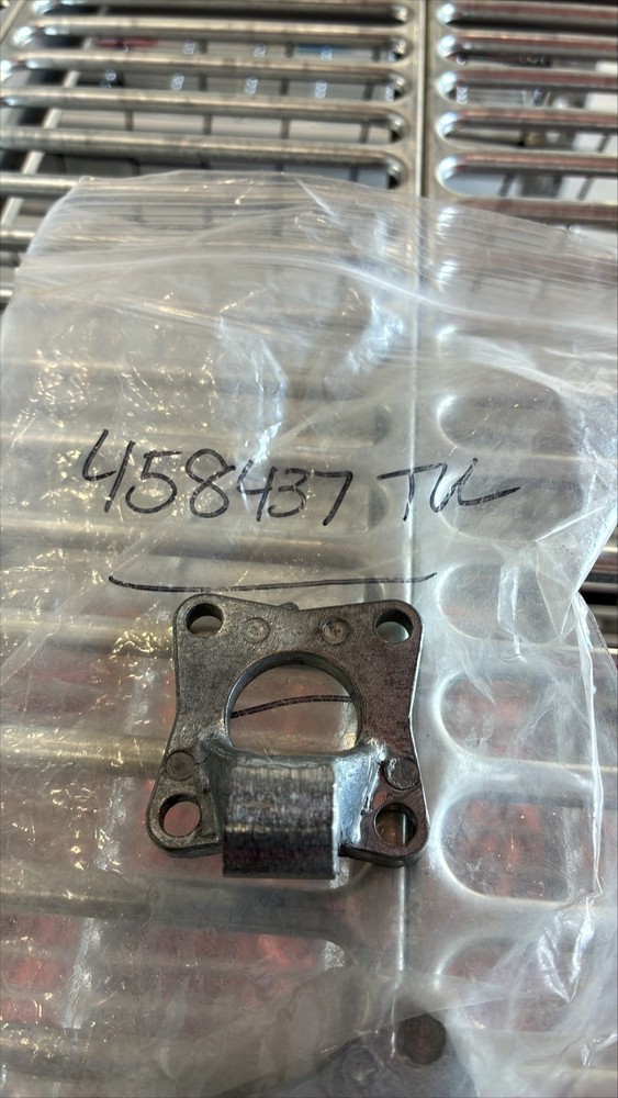 Terex Bracket handle 4 bolt 458437