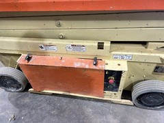 2013 JLG 1932RS EXTENDING NON MARKING TIRE SCISSOR LIFT ON BOARD ELECTRIC