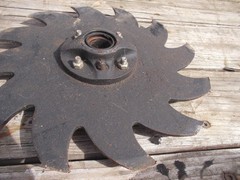 Yetter Sharktooth 2967 602 530155 OP 658010 AR-1 planter wheel w/ center hub