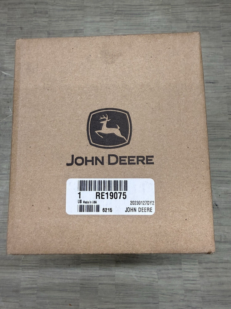 John Deere RE19075 Lamp, Round Halogen. 12.8 Volts 50 Watts