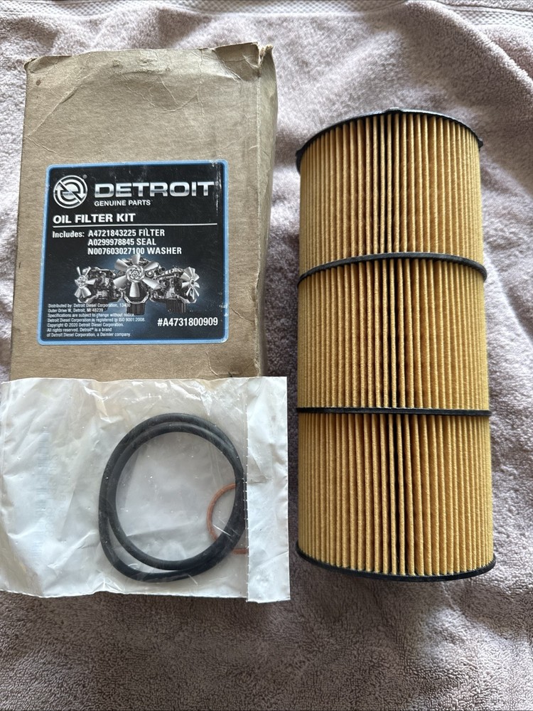 New Genuine Detroit Diesel Oil Filter Kit A4731800909. Made in Germany.