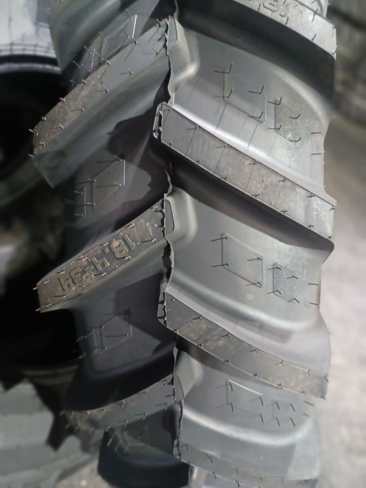 18.4-34 TIRE R-1 8PLY NEW COSMETIC BLEM TUBELESS 18434 18.4 34