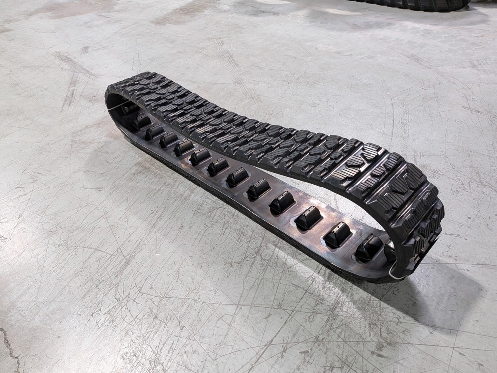 One 6″ Rubber Track for Toro Dingo TX1000 Narrow. Replacement for 121-4592.