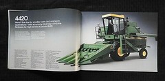 1982 1983 JOHN DEERE 4420 6620 7720 8820 TITAN CORN BEAN COMBINE BROCHURE MINTY