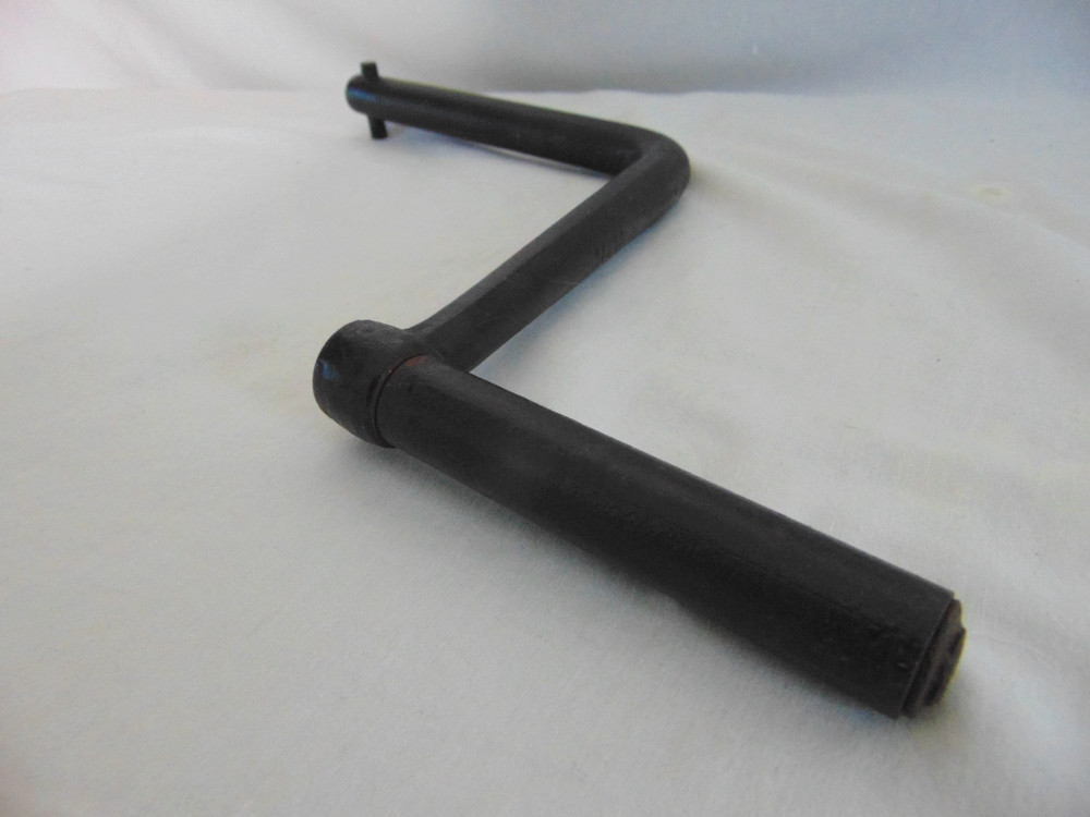 Antique Engine Hand Start Crank Cast Iron Model T Automobile Truck Tractor S3539