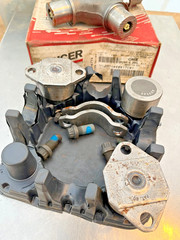 5-677X Dana SPICER *PARTIAL* U-JOINT Cross Bearing International 1696917C91