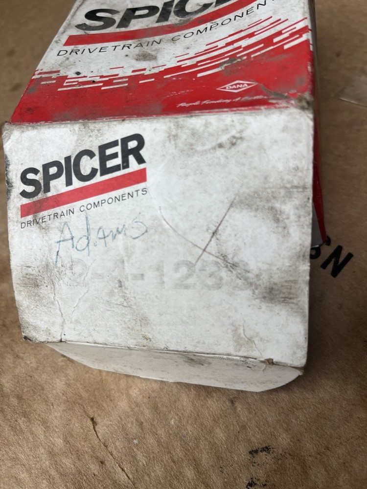 Spicer 2 4 1233 Yoke 1 1/2 Inch Bore New Old Stock