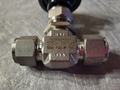 Swagelok 1/2″ Integral Bonnet Needle Valve SS-1RS8