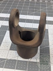 340-1224 Modern Yoke 1 3/8″ Round Bore 5/16″ Keyway