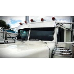 2 Piece Window Bus Glass For Peterbilt 379, 388, 389 , 386 #PFT-BG-379/389-RT