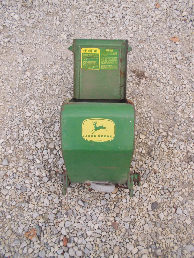 John Deere Planter INCREDIBLY NICE insecticide box w/ lid AWESOME JD 4 leg deer