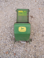 John Deere Planter INCREDIBLY NICE insecticide box w/ lid AWESOME JD 4 leg deer