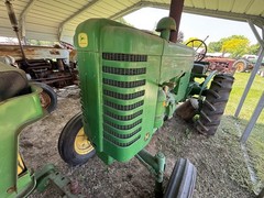 John Deere M Wide Front Tractor 1947 – 1952 Utility