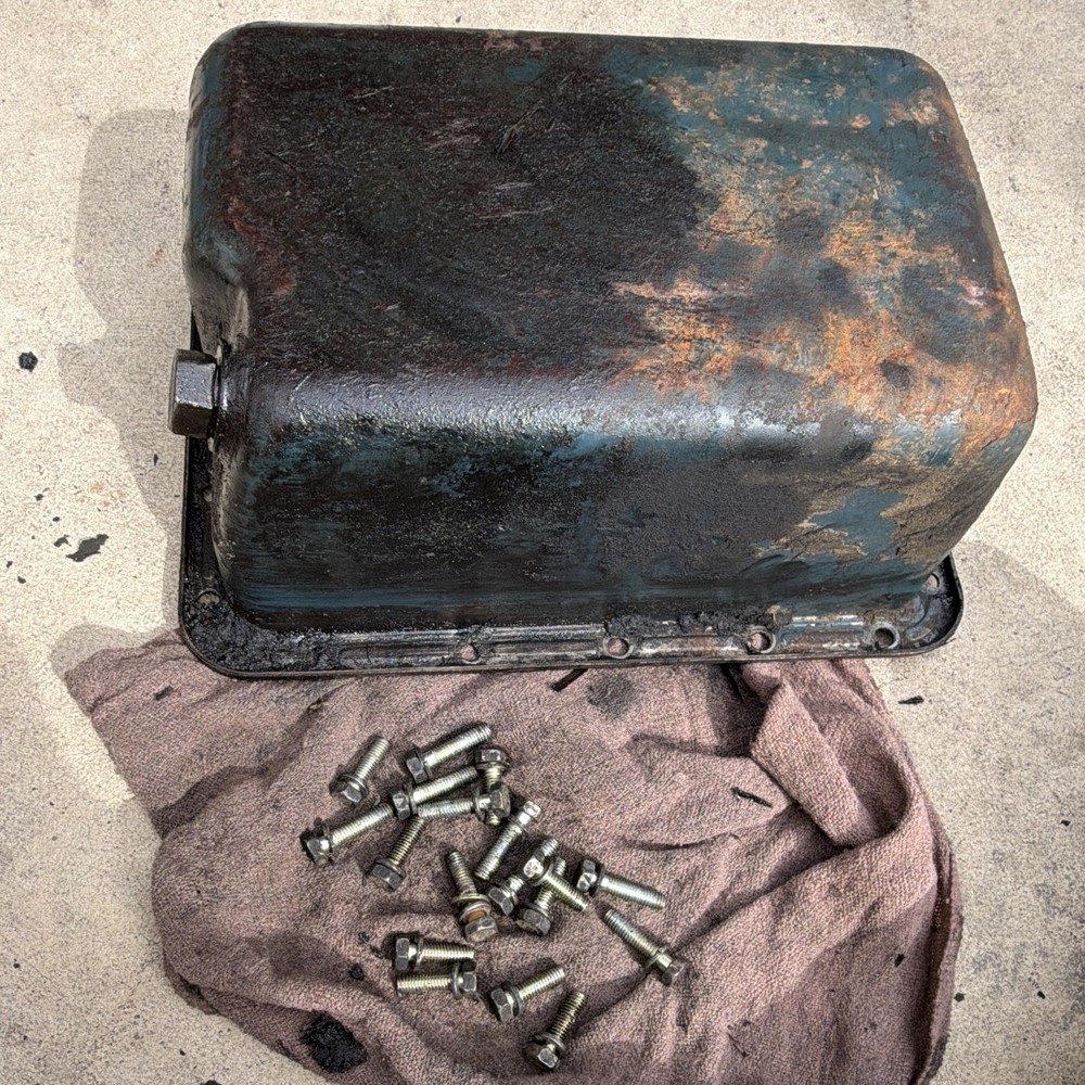 Kubota D950 Oil Pan And bolts