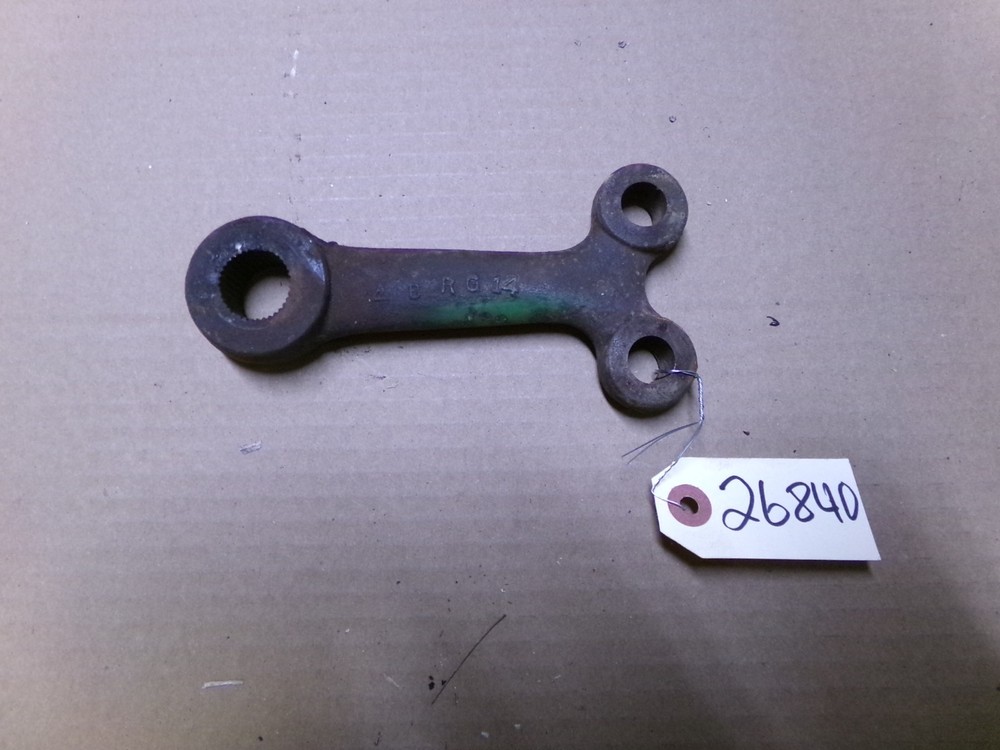 John Deere M 40 front axle steering arm center