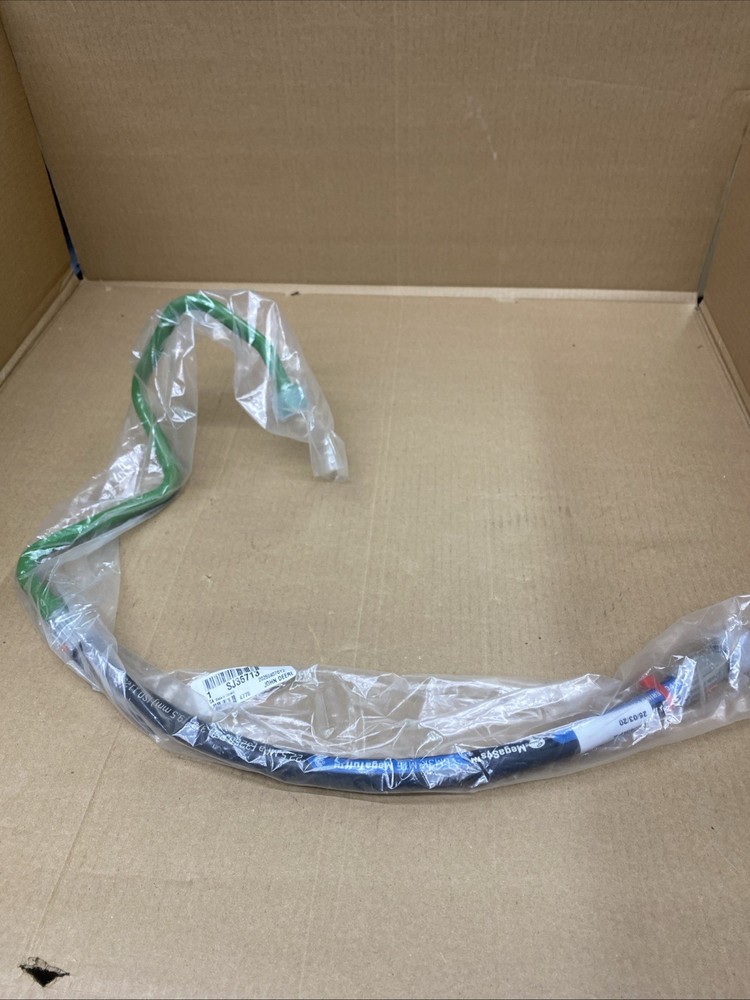 John Deere SJ36713: MFWD Steering Actuation RH Oil Line